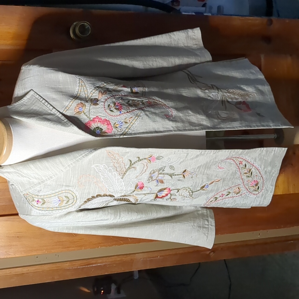 ALEX KIM* embroidered floral long sleeved, long blazer jacket side slit size M
